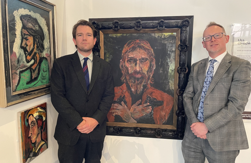 Dan Llywelyn Hall pictured with Russell George at his gallery.